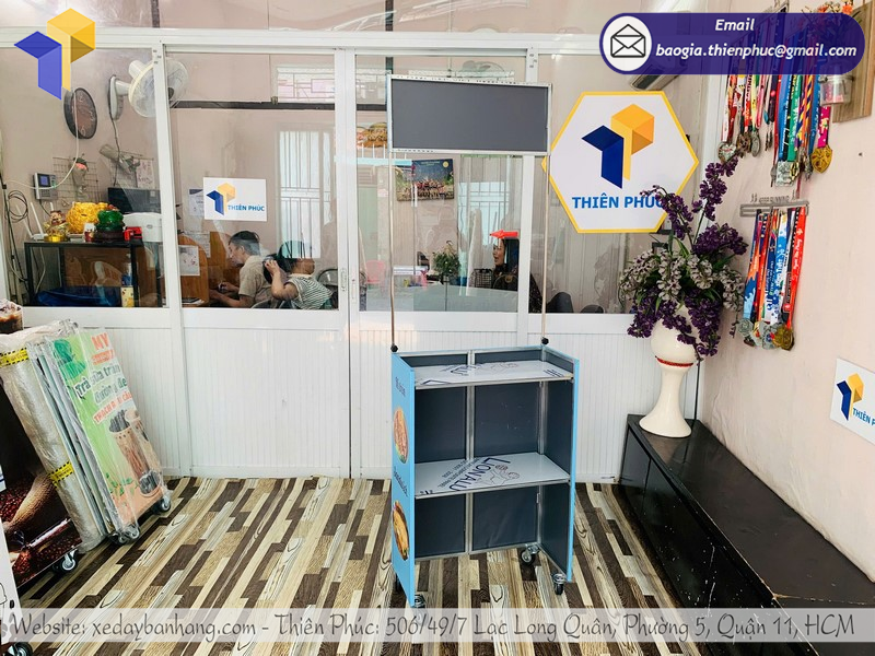 xe-ban-sandwich-luu-dong-tot