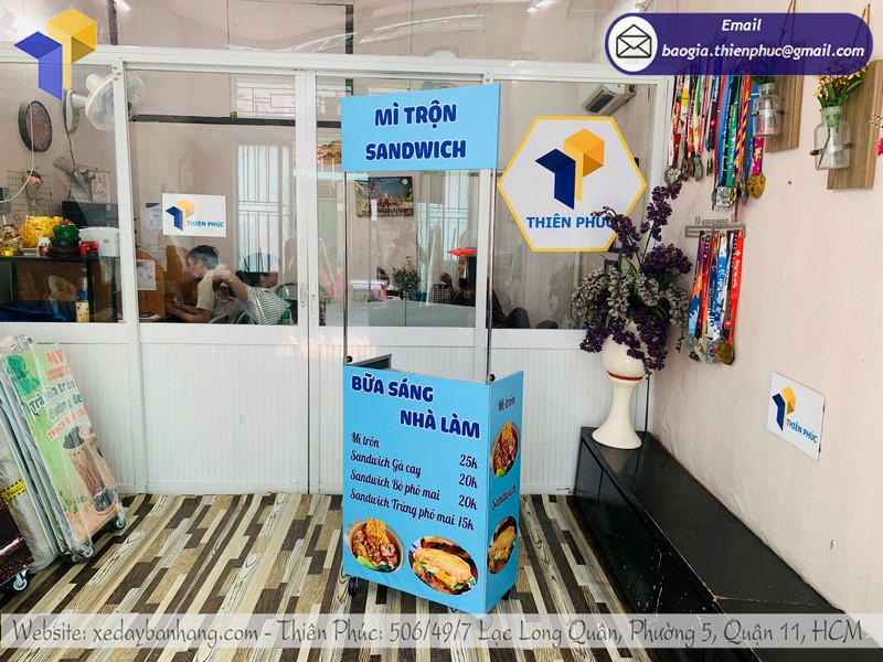 xe-ban-sandwich-luu-dong-tphcm