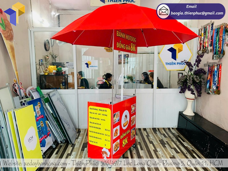 xe-ban-banh-hotdog-via-he-re