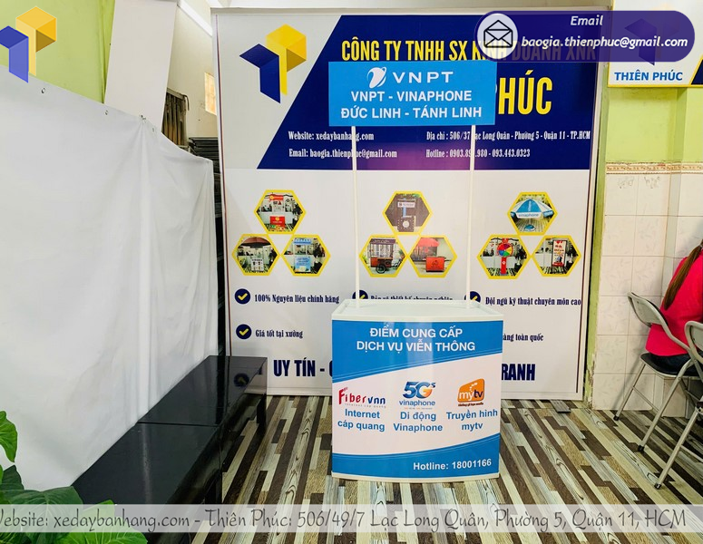 quay-nhua-sampling-ban-hang