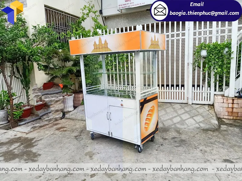 xe bán bánh mì có lò nướng