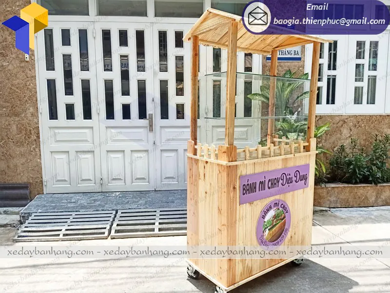 đóng tủ gỗ bán bánh mì
