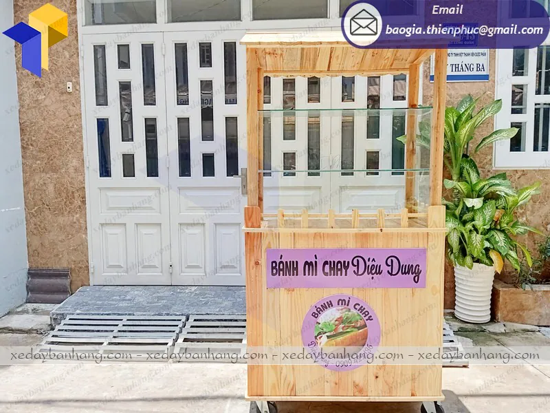 xe bánh mì bằng gỗ