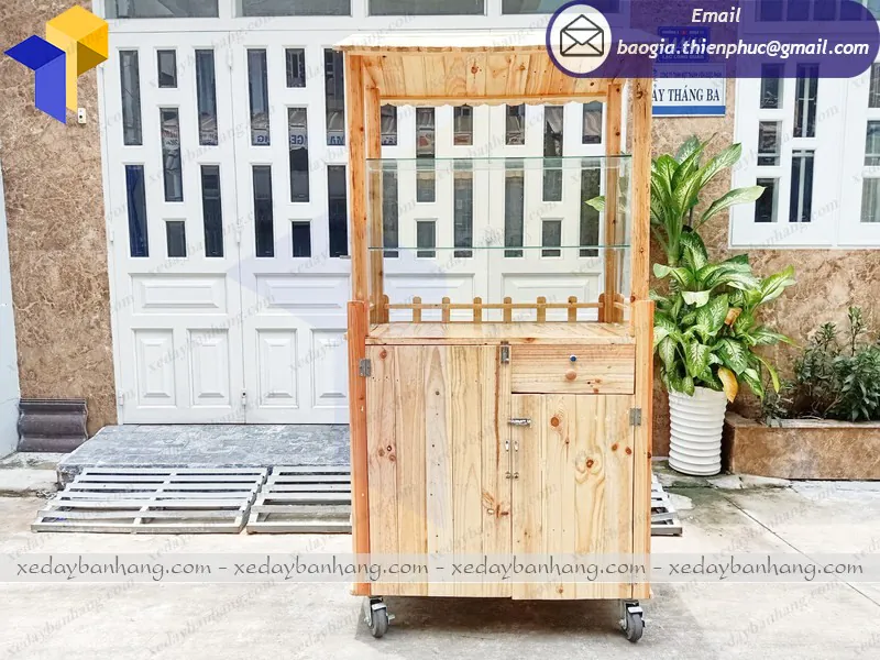 xe gỗ bán bánh mì đẹp