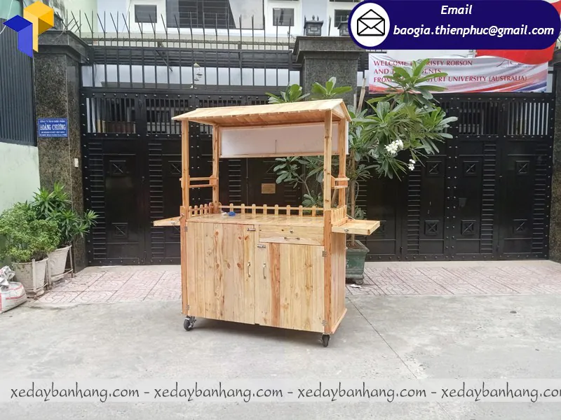 quầy gỗ bán thức ăn