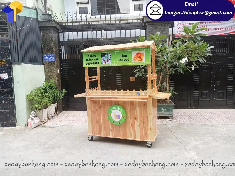 xe gỗ bán đồ ăn
