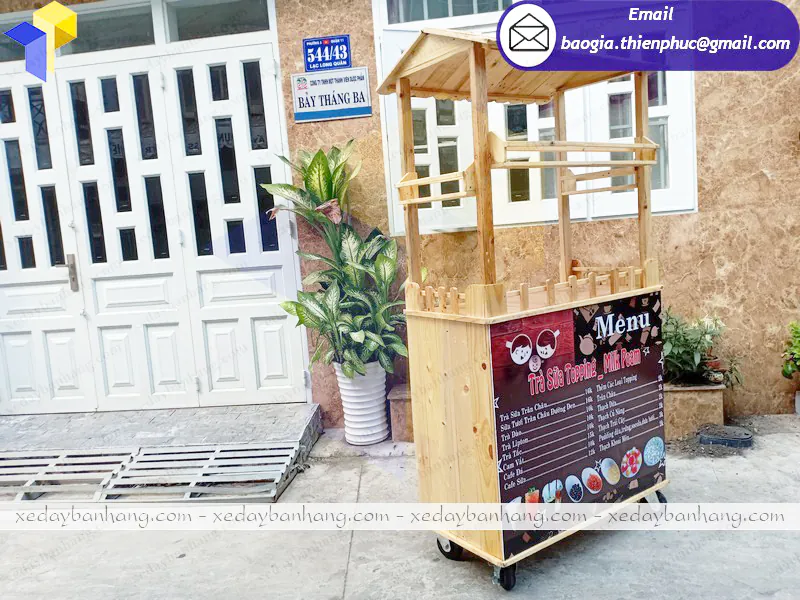 hình ảnh quầy gỗ bán trà sữa