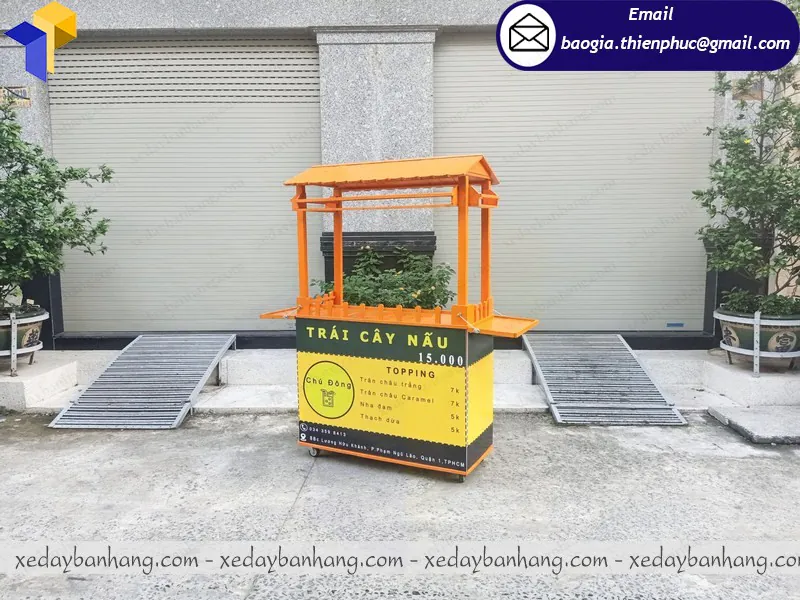 tủ gỗ bán trà sữa