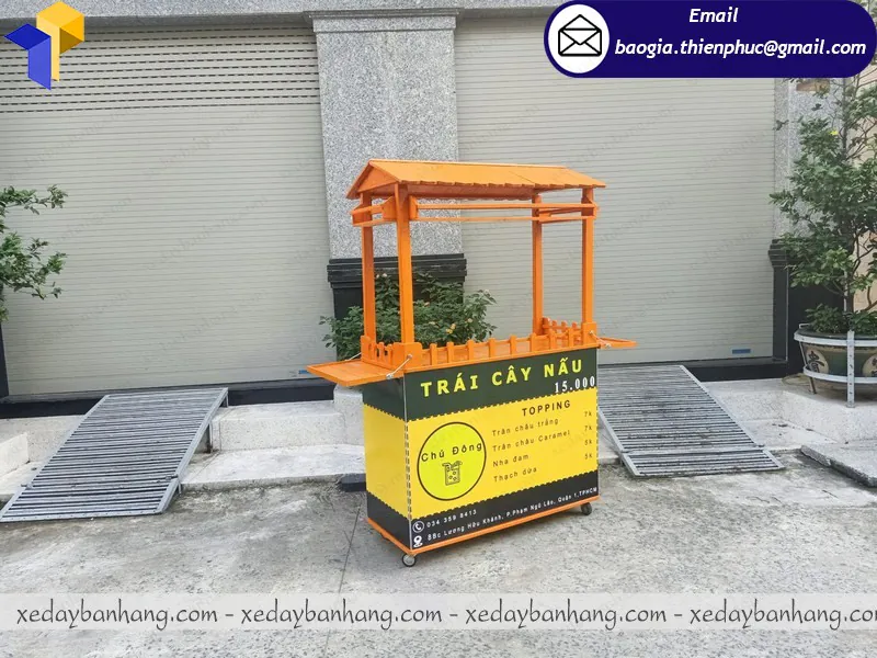 xe bán trà sữa bằng gỗ