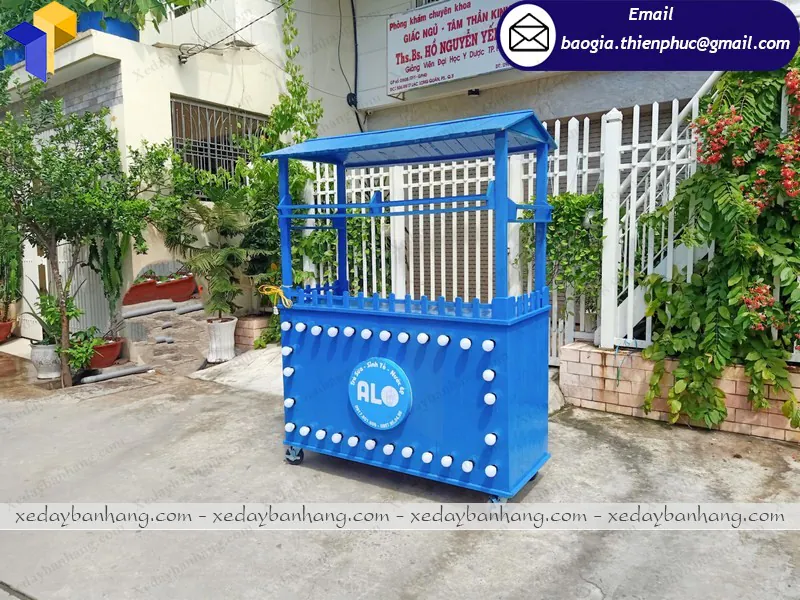 thiết kế quầy gỗ bán trà sữa