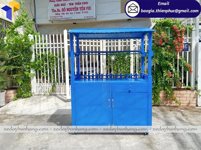 tủ gỗ bán trà sữa