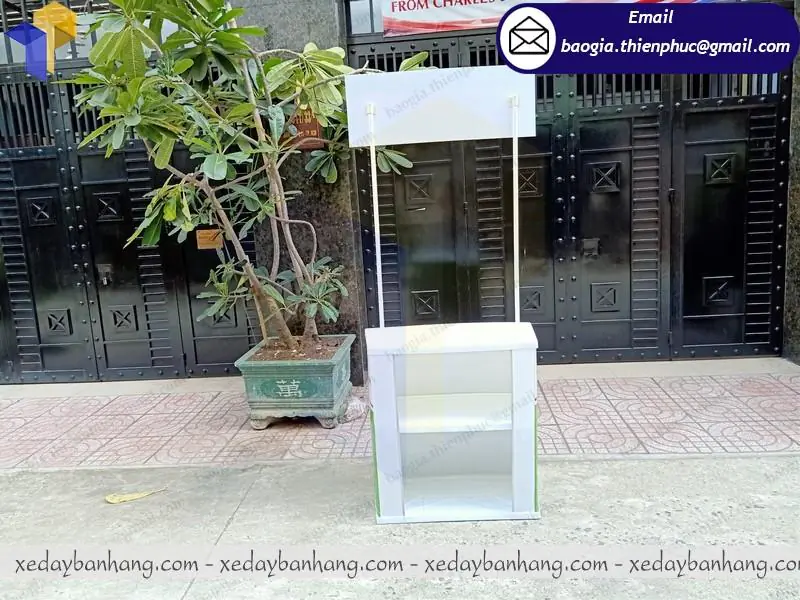 bàn bán hàng bằng nhựa