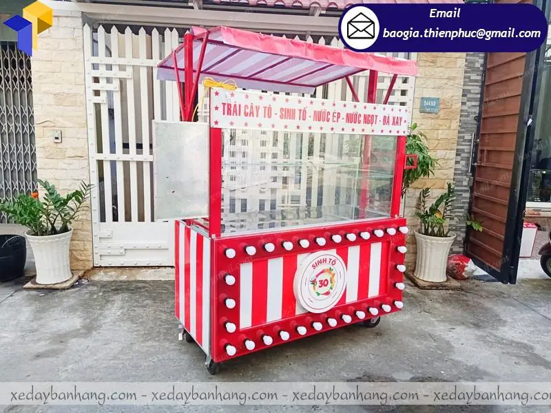 quầy sắt bán sinh tố nước ép