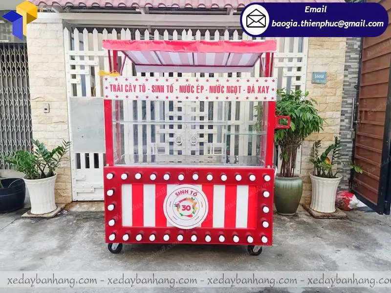 quầy xe bán sinh tố nước ép
