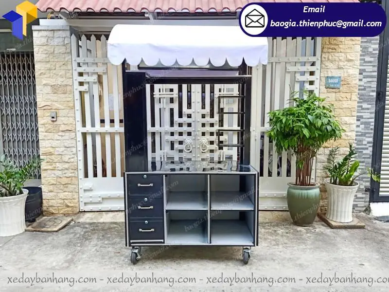 mẫu tủ gỗ bán đồ ăn vặt