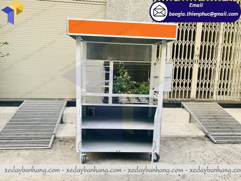 tủ sắt bán đồ ăn vặt