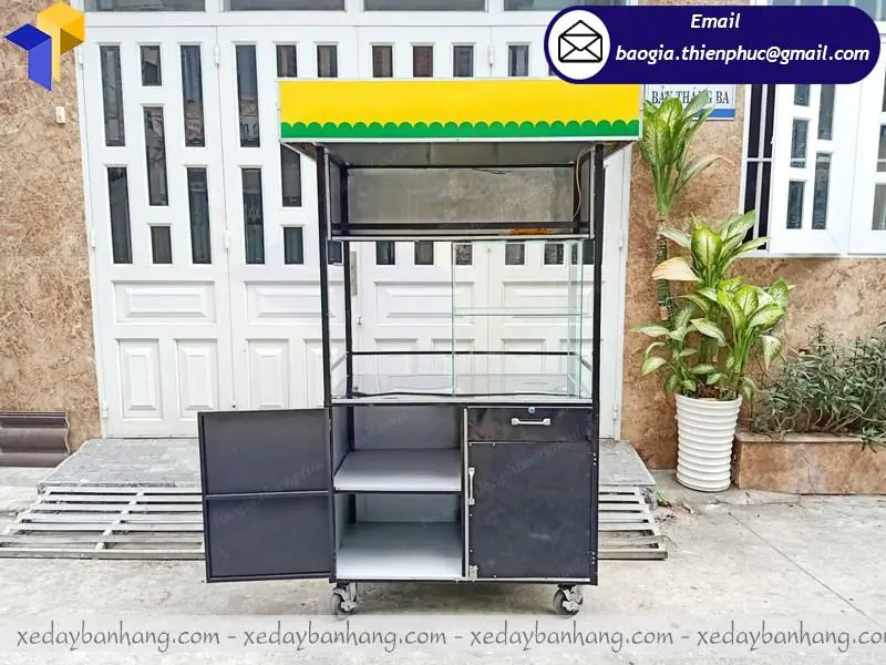 quầy sắt bán sinh tố nước ép