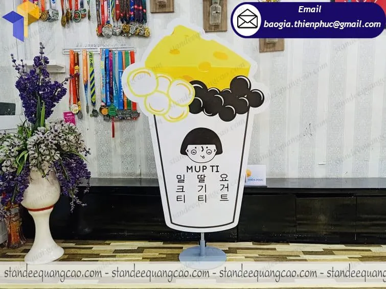 Standee mô hình sản phẩm đẹp giá rẻ trang trí quán trà sữa