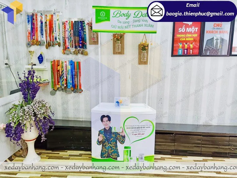 Top 10 đơn vị cung cấp booth nhựa quảng cáo mỹ phẩm giá rẻ