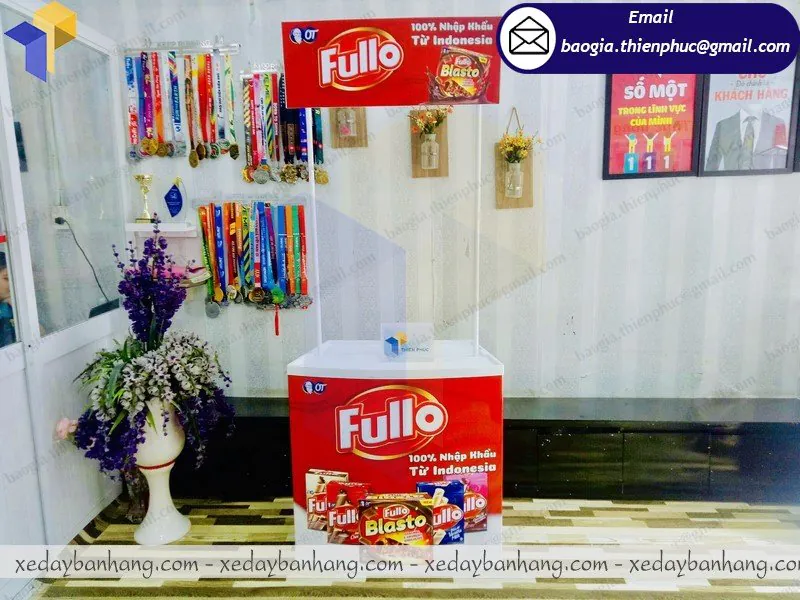 Xưởng chuyên sản xuất quầy nhựa quảng cáo sản phẩm giá rẻ