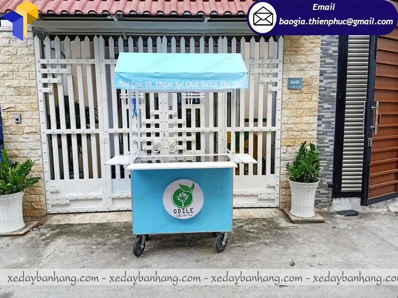 Xe bán bánh mì khung sắt mái bạt gam màu xanh da nhẹ nhàng