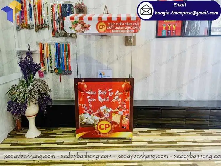 Xe bán hàng lắp ráp thiết kế tone đỏ sang trọng
