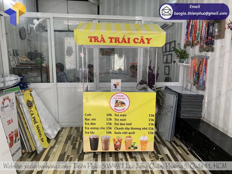 xe bán trà trái cây vỉa hè